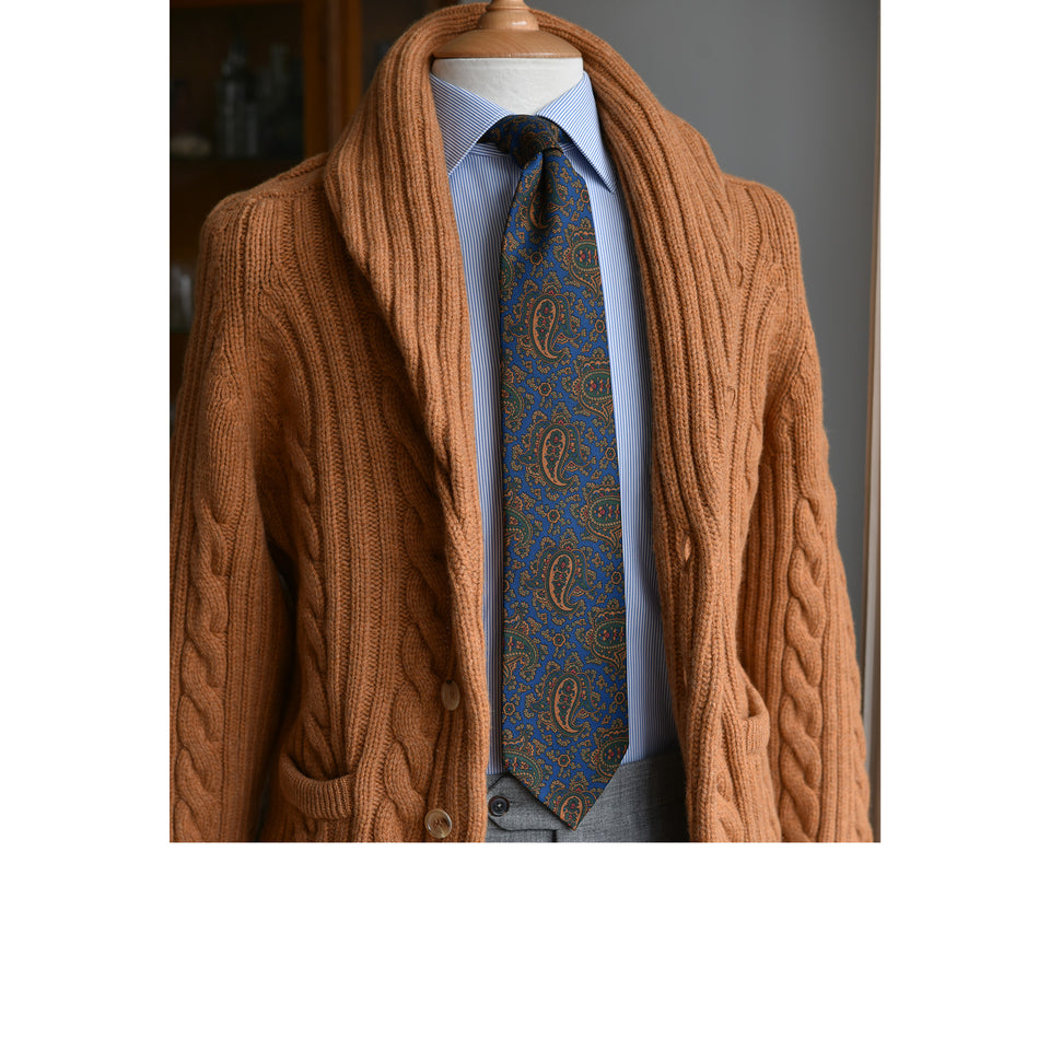 Amidé Hadelin | Wide 6-fold handprinted silk paisley tie untipped, blue_styled