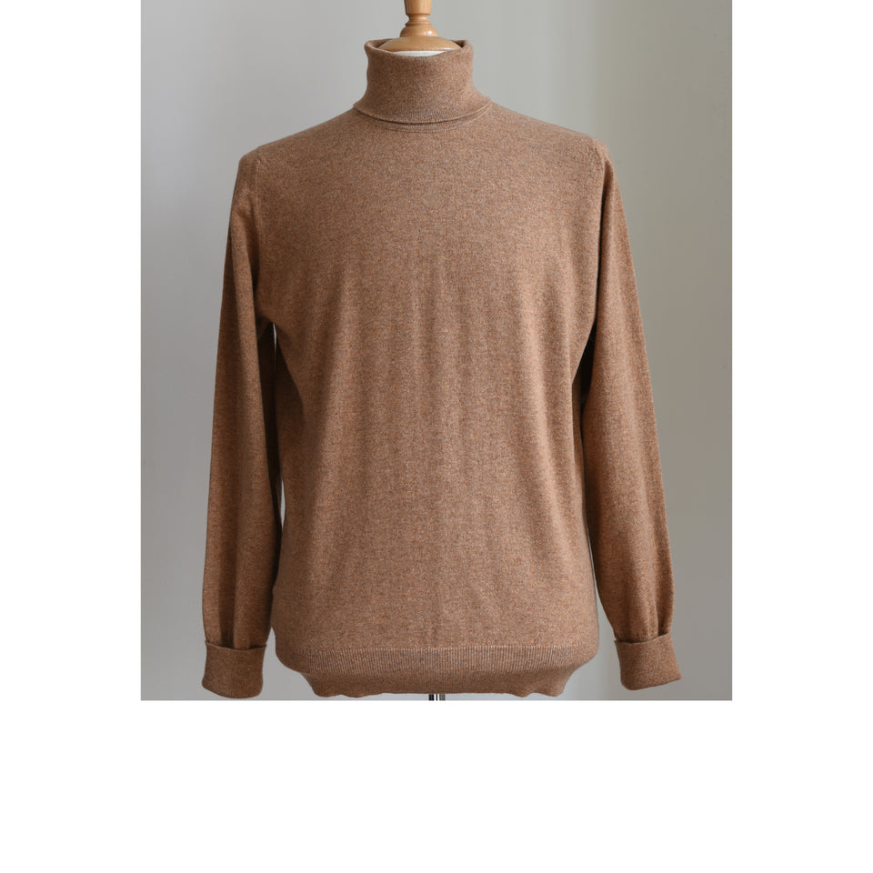 Amidé Hadelin | Cashmere roll neck jumper - light brown_mannequin