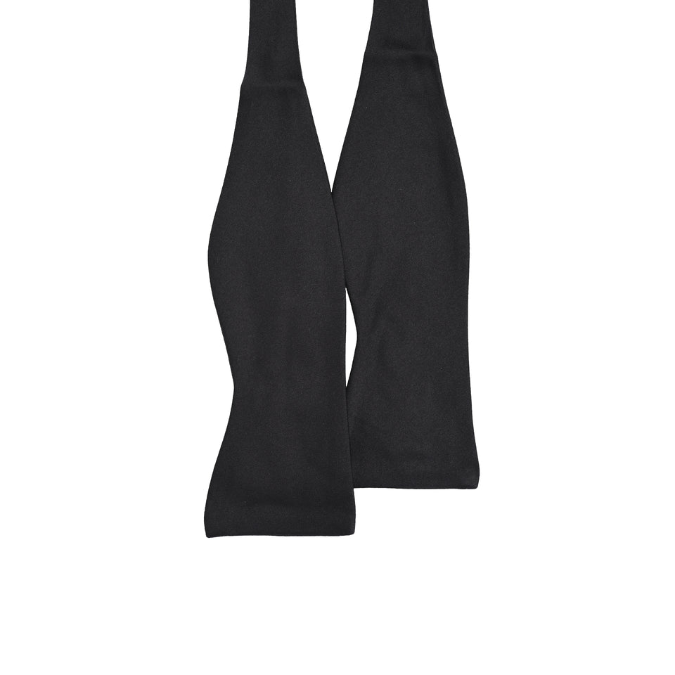Amidé Hadelin  | Large self tie silk bow tie, black_flat