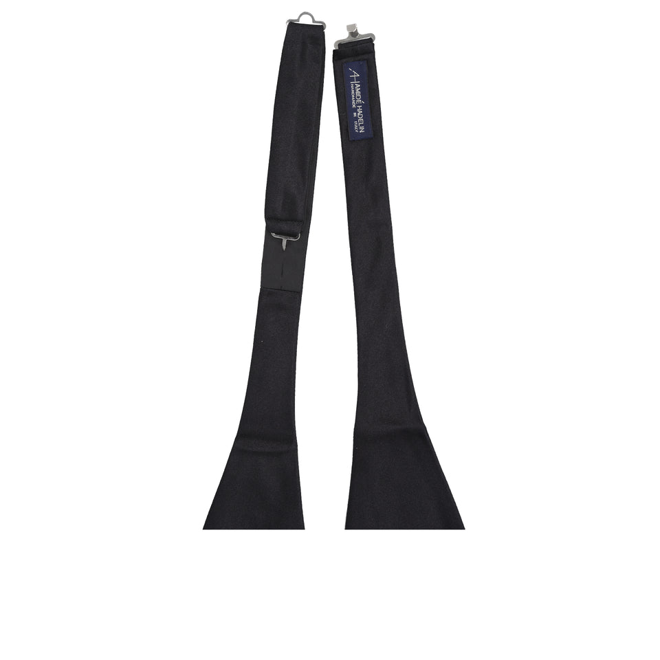 Amidé Hadelin  | Large self tie silk bow tie, black_fixings