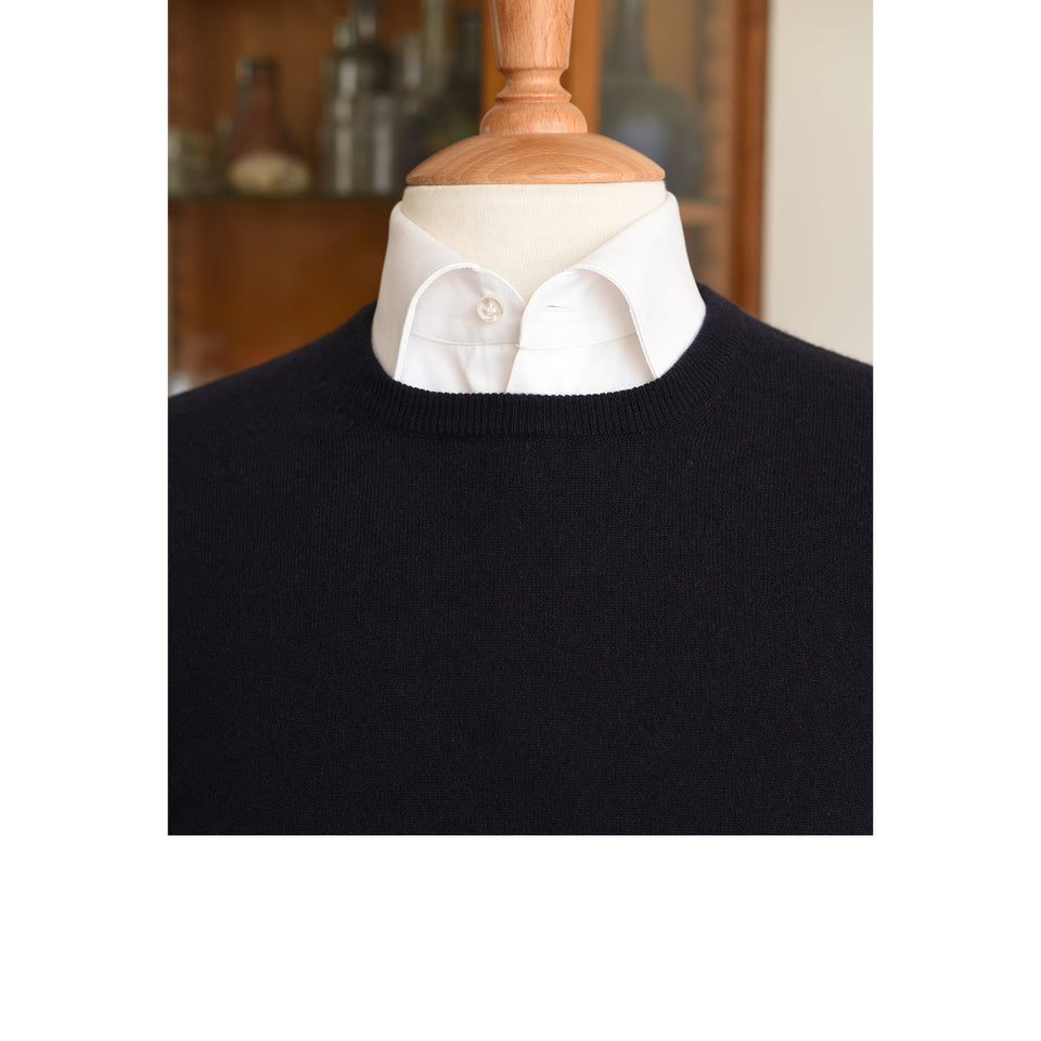 Amidé Hadelin | Cashmere crew neck jumper - dark navy_styled