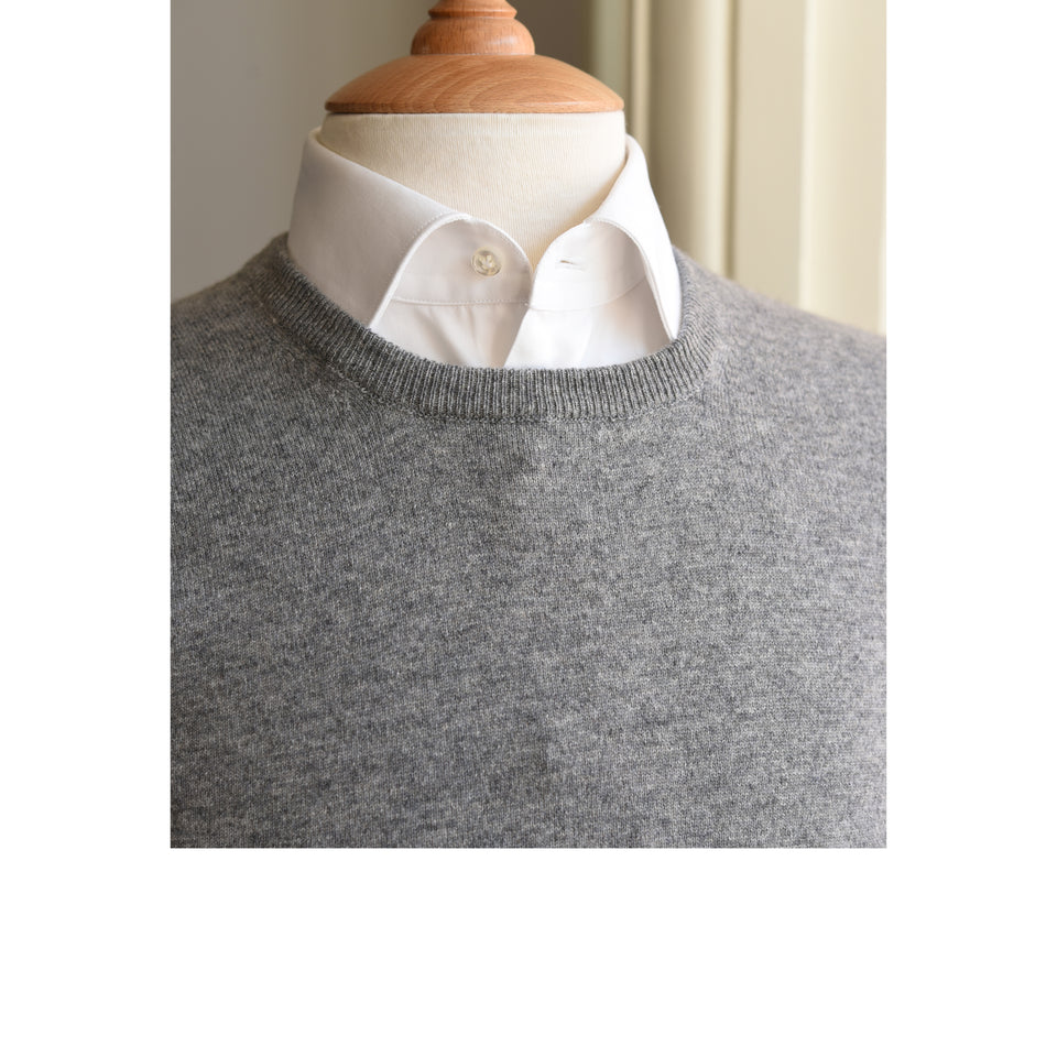Amidé Hadelin | Cashmere crew neck jumper - grey_styled