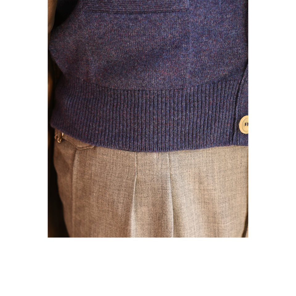 Lambswool short sleeveless cardigan - ink blue_waist styled