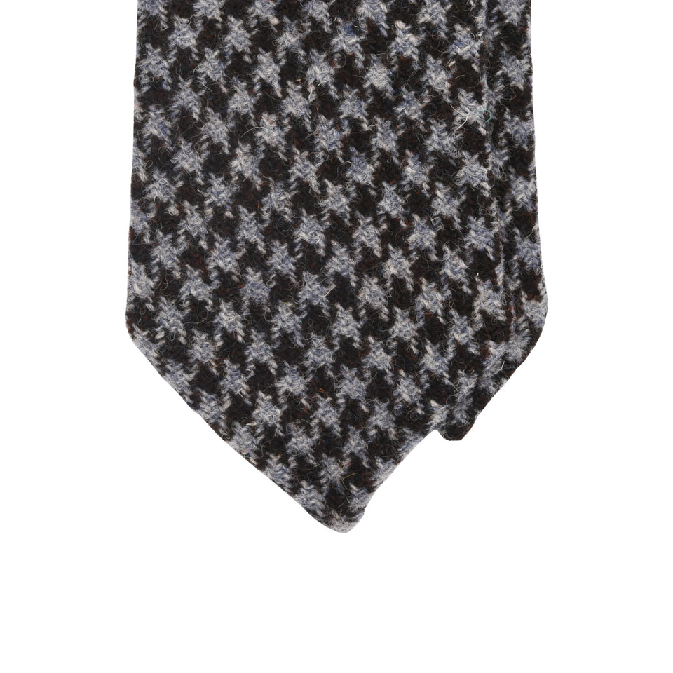 Amidé Hadelin | Harris Tweed houndstooth tie - Handmade in Italy, greyish blue/brown_tip
