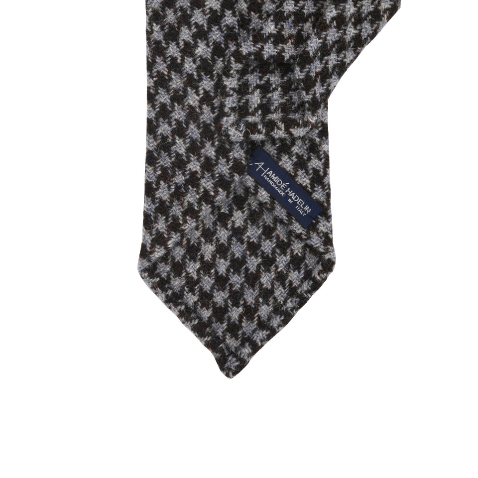 Amidé Hadelin | Harris Tweed houndstooth tie - Handmade in Italy, greyish blue/brown_back