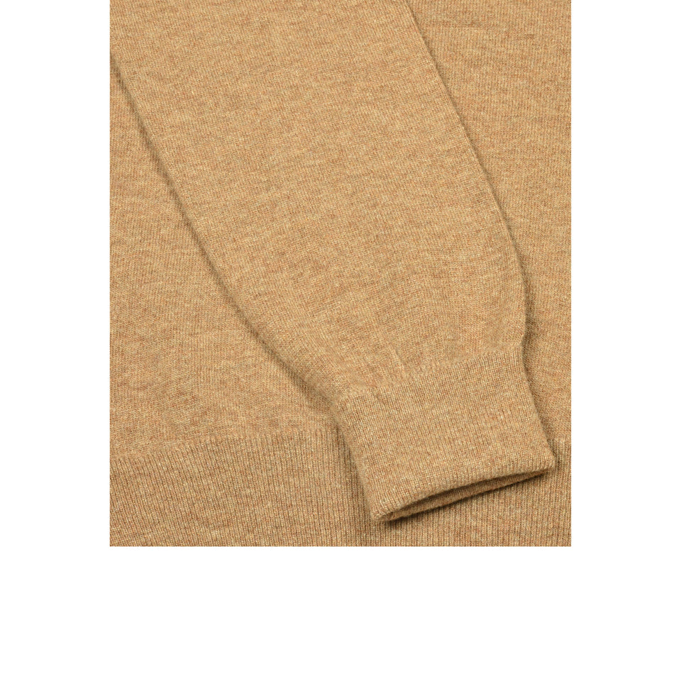 Amidé Hadelin | Super Geelong V-neck jumper - medium brown_cuff