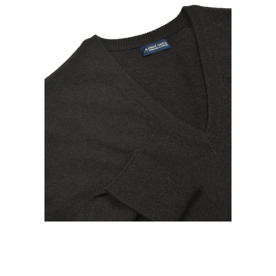 Amidé Hadelin | Super Geelong V-neck jumper - dark brown_neck