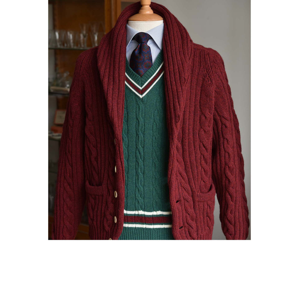 Amidé Hadelin | Wool V-neck cricket jumper - green/ecru/red velvet_styled