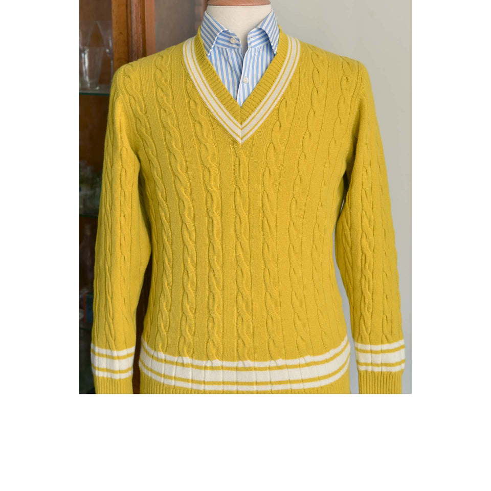Amidé Hadelin | Wool V-neck cricket jumper - piccalilli/ecru_styled