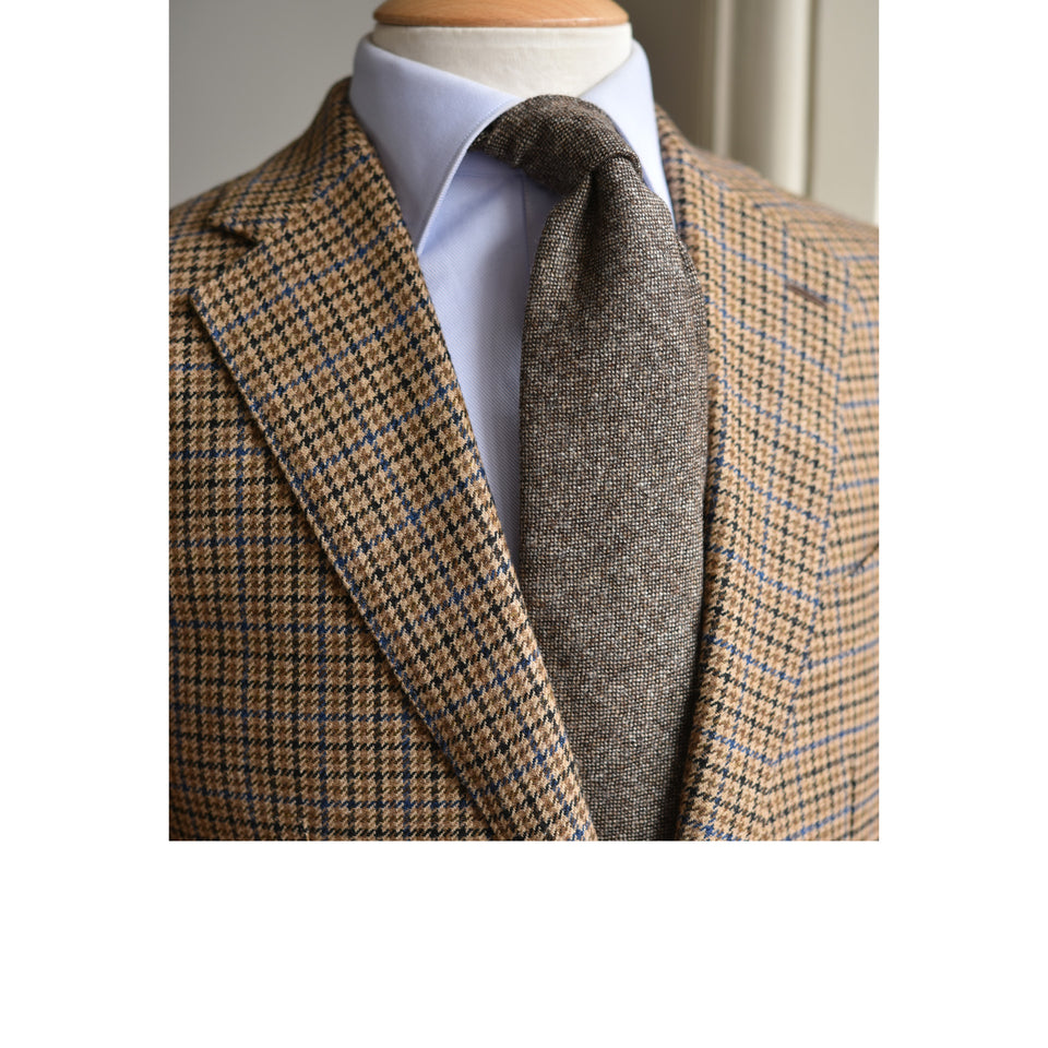 Amidé Hadelin | Abraham Moon Shetland tweed tie - Handmade in Italy, brown_styled