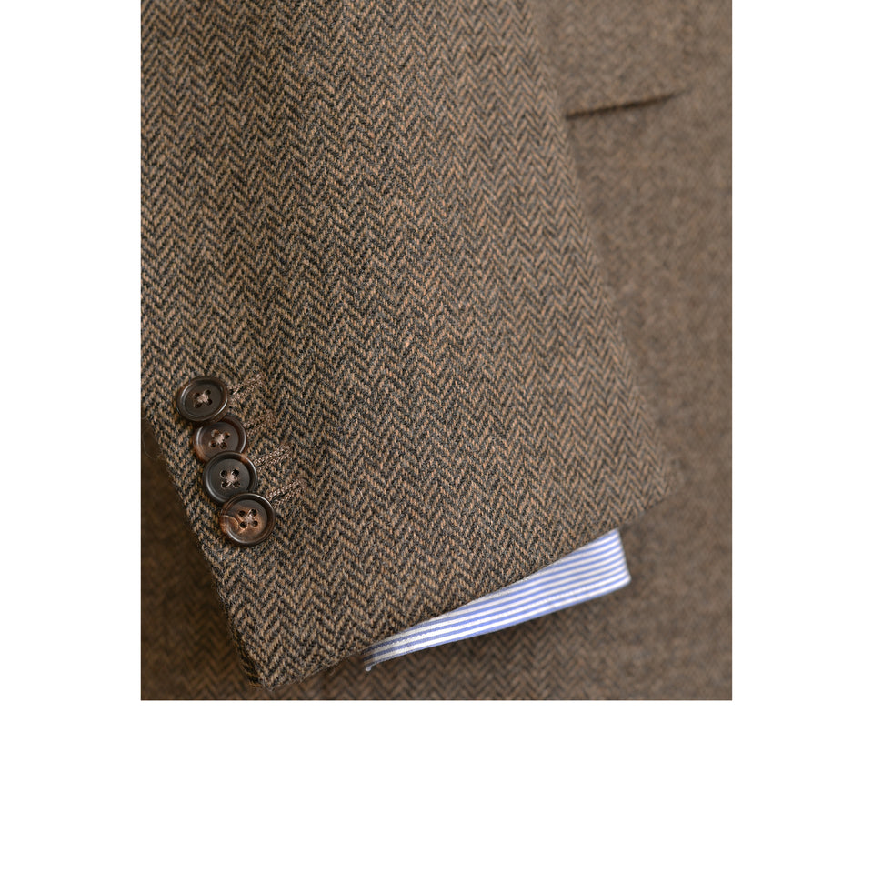Amidé Hadelin | MTO | Abraham Moon herringbone hacking jacket - natural/brown_working buttons