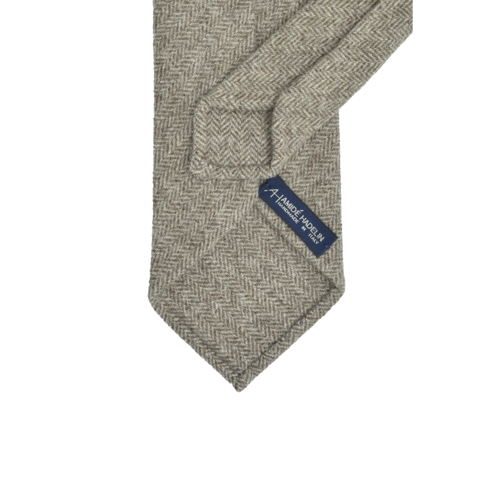 Amidé Hadelin | Loden herringbone tie, beige_back