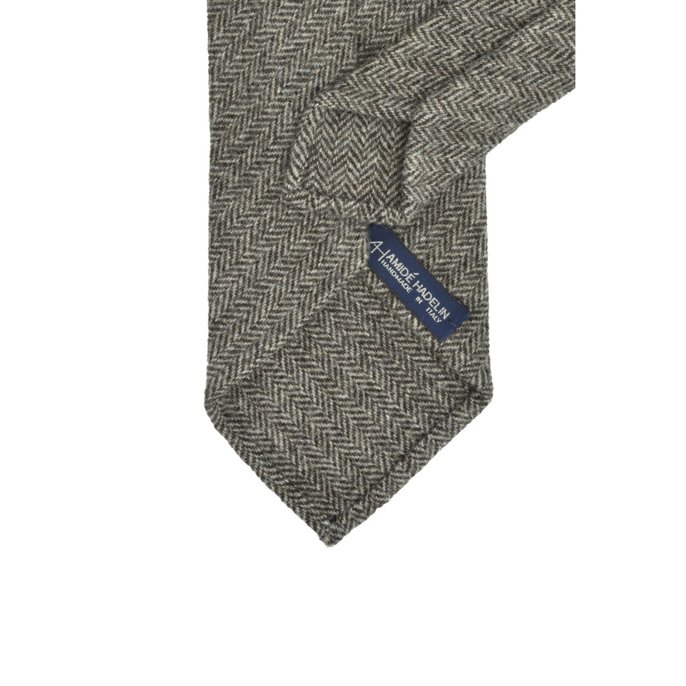 Amidé Hadelin | Loden herringbone tie, brown_back