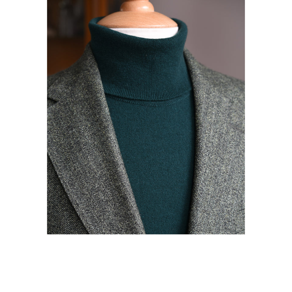 Amidé Hadelin | Cashmere roll neck jumper - dark green_styled