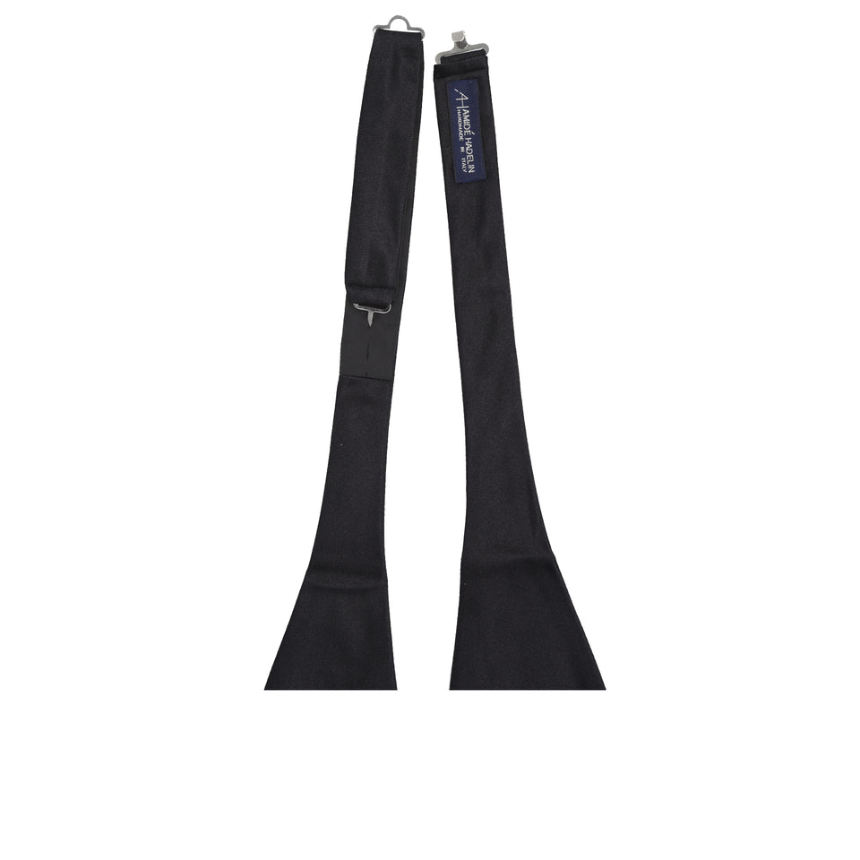 Amidé Hadelin  | Large self tie silk bow tie, black_fixings
