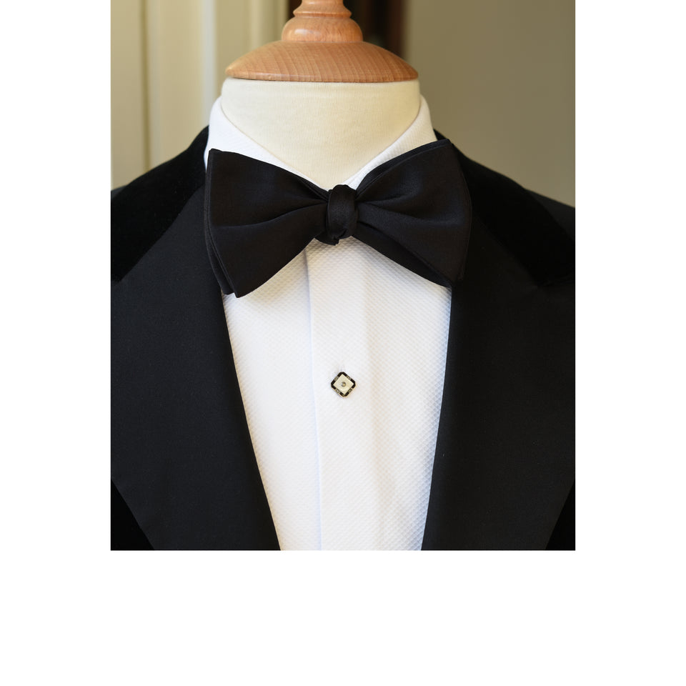 Amidé Hadelin  | Large self tie silk bow tie, black_styled
