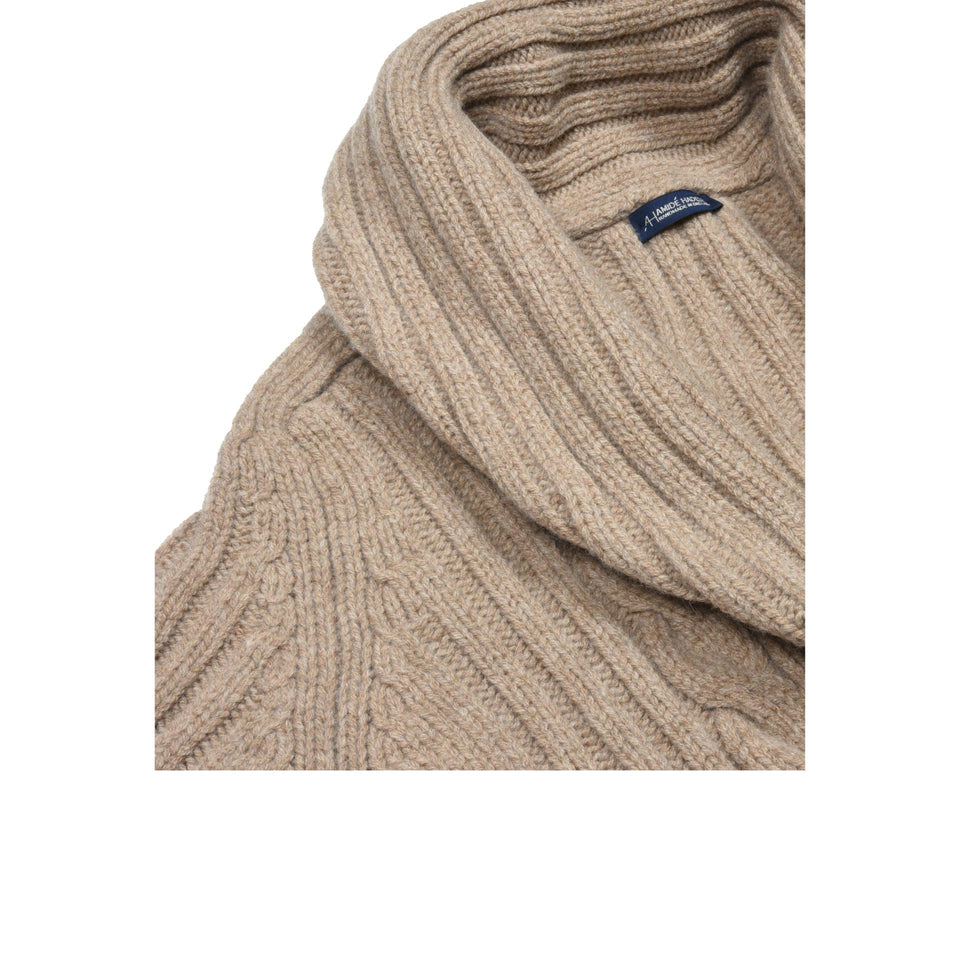 Amidé Hadelin | Lambswool shawl collar cable knit cardigan - beige_shoulder