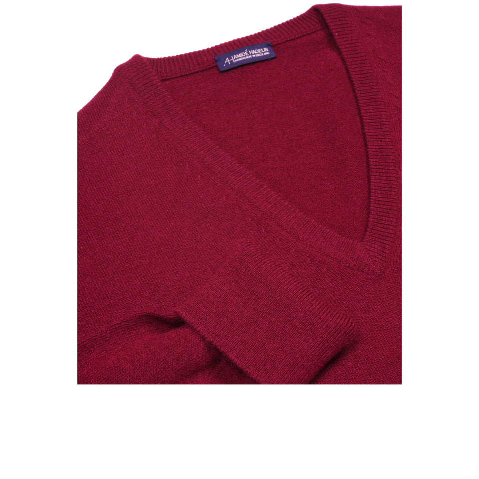 Amidé Hadelin | Super Geelong V-neck jumper - claret_neck
