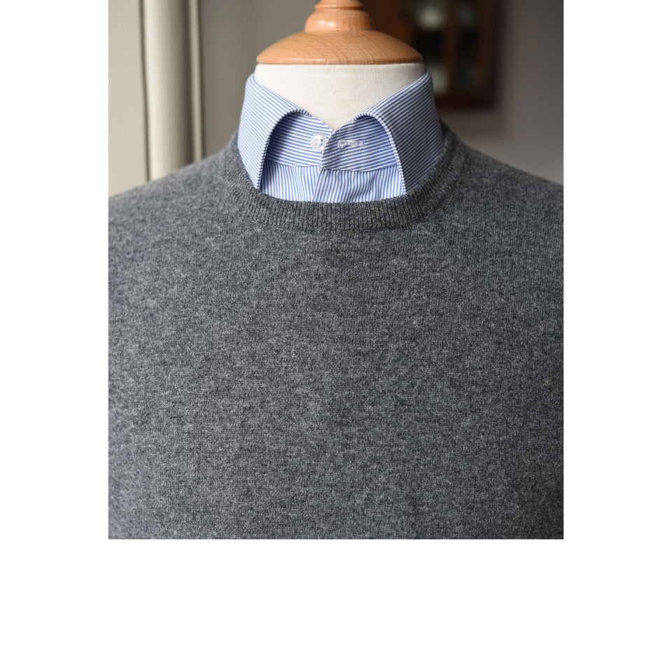 Super Geelong crew neck jumper - mid grey_styled
