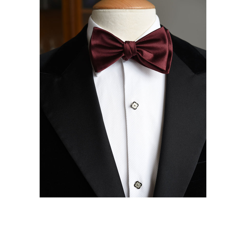 Amidé Hadelin  | Large self tie silk bow tie, burgundy_styled